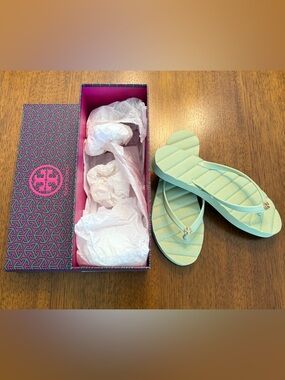 Tory Burch KIRA flip flop in Pistachio/Gold